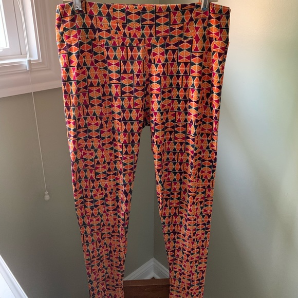 LuLaRoe Tall and Curvy (TC) Leggings - Picture 1 of 3